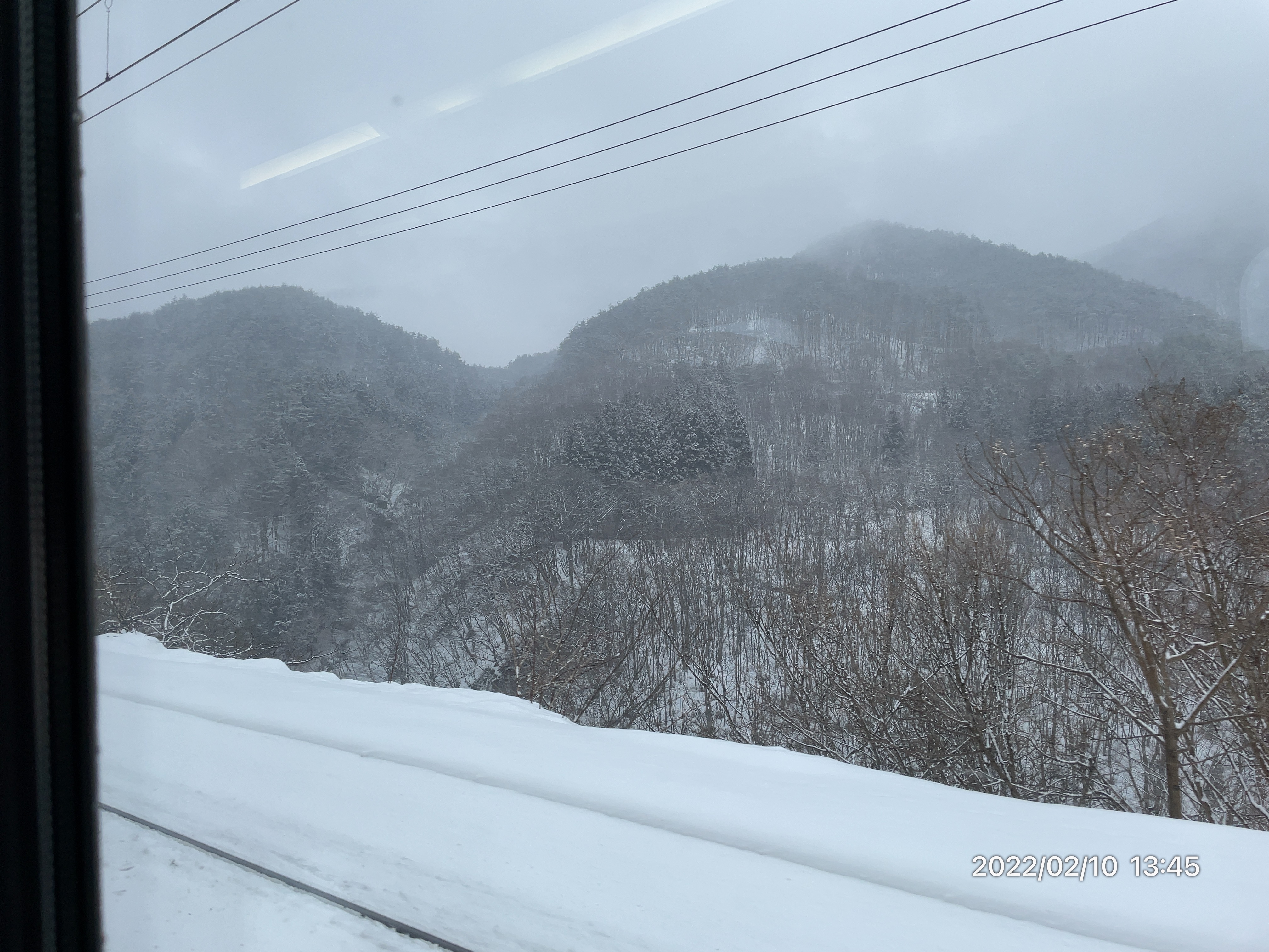 庭坂駅～板谷駅間車窓。一気に雪深くなる
